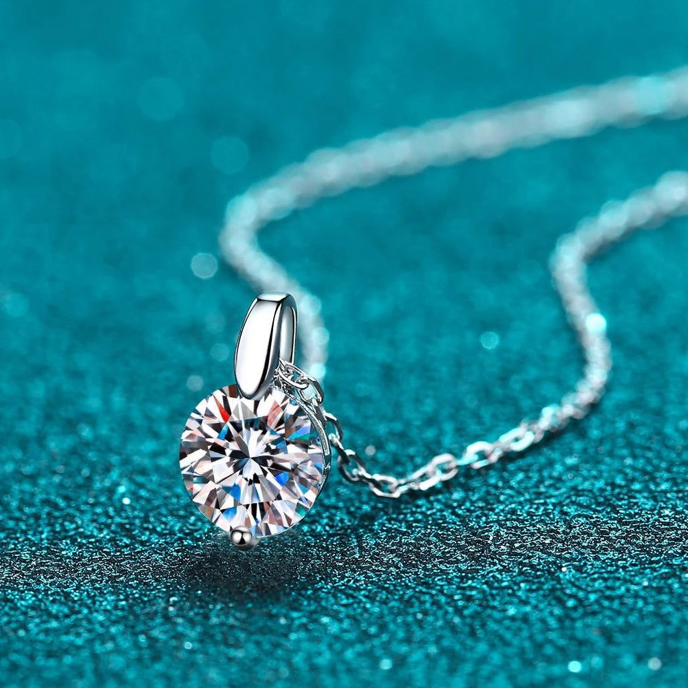 VVS1 D Round Cut Moissanite Pendant Necklace for Women