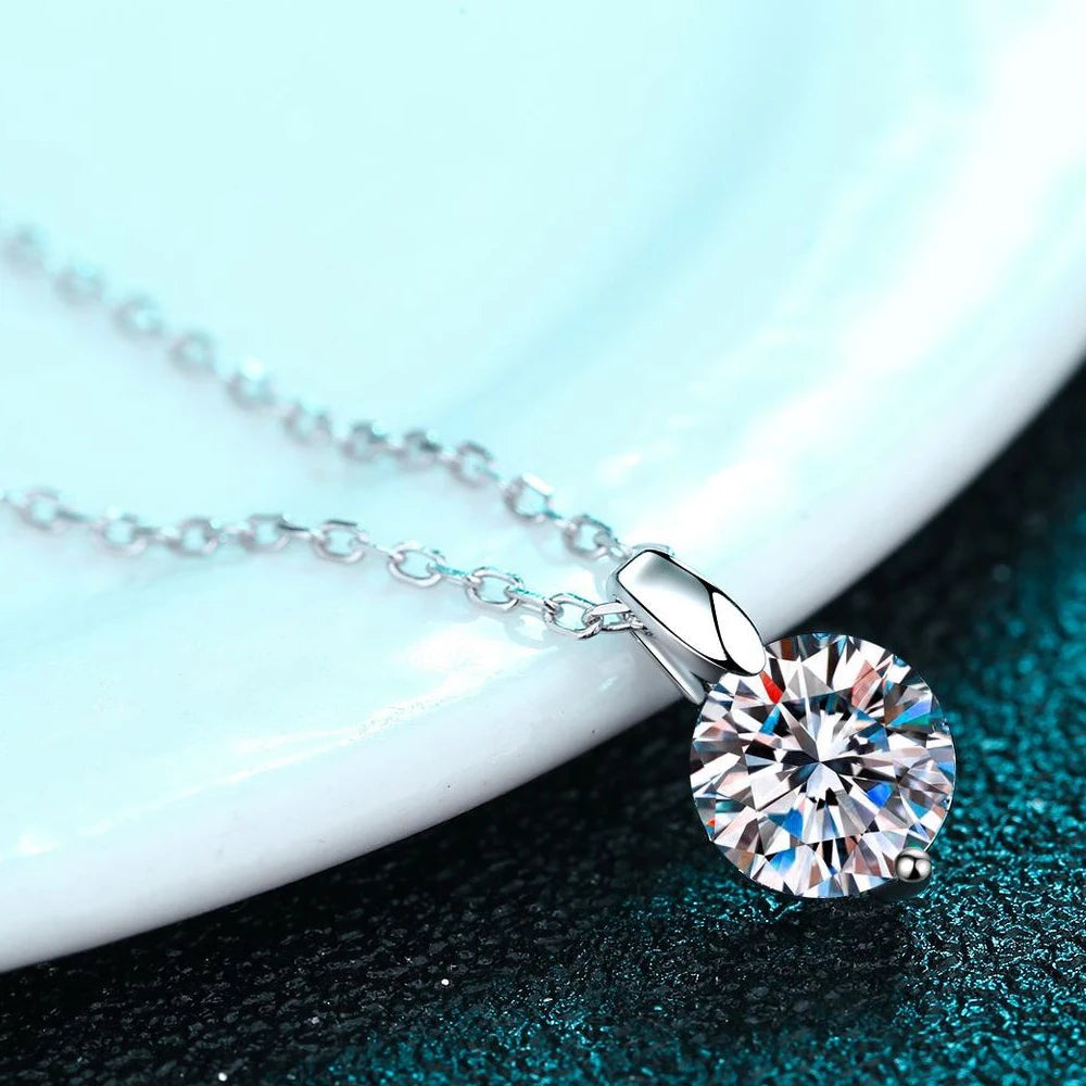 VVS1 D Round Cut Moissanite Pendant Necklace for Women