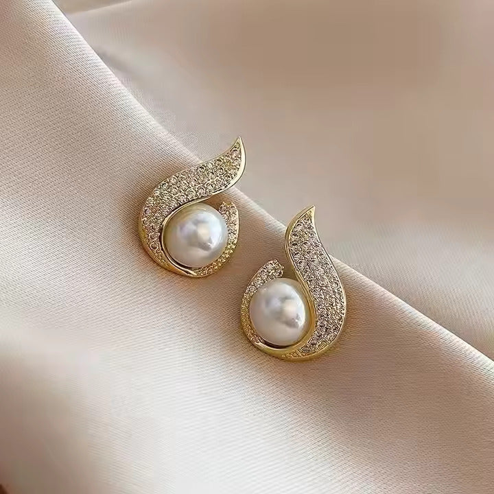 Elegant Teardrop Stud Pearl Earrings