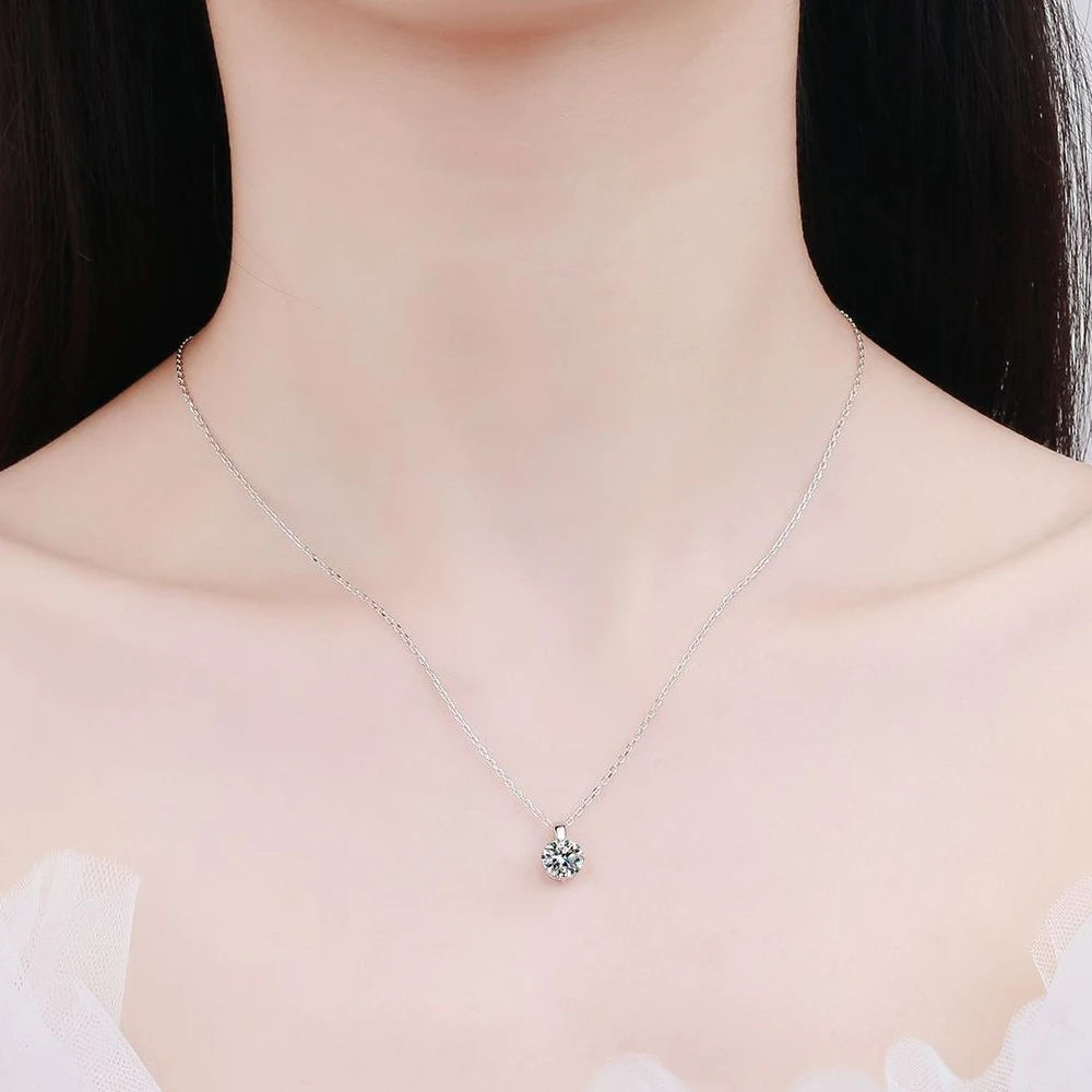 VVS1 D Round Cut Moissanite Pendant Necklace for Women