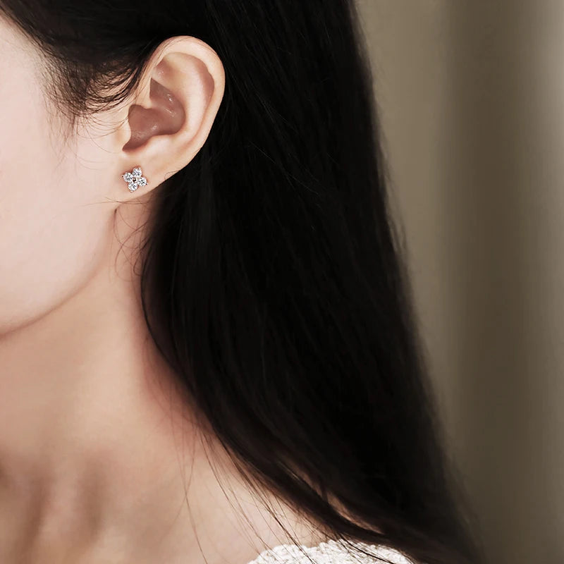 VVS1 D Round Moissanite Stud Earrings for Women